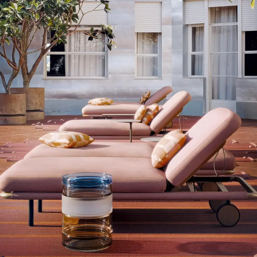 Distinguished Giorgetti Nisida rug crafted in muted rose tone polypropylene braids with refined fringe detail and striped cushions
