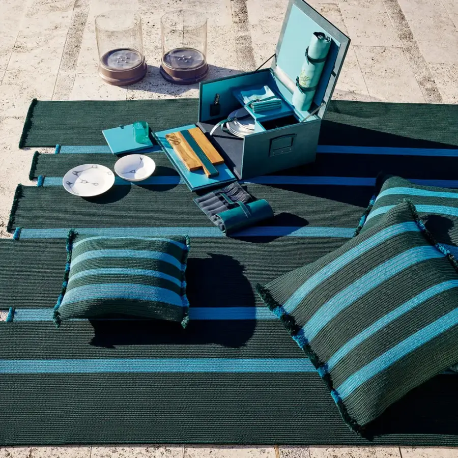Innovative Giorgetti Nisida rug crafted with durable polypropylene braids in dark teal and turquoise with a woven finish