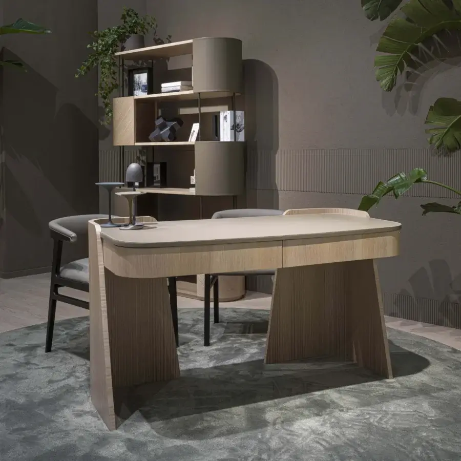 Elegant Carpanelli Shape desk crafted in neutral beige leather and fine eucalyptus wood with a satin finish