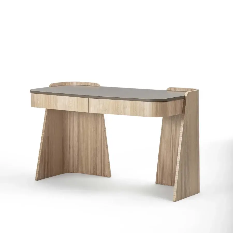 Distinguished Carpanelli Shape desk crafted in light beige eucalyptus wood with a luxurious leather top and satin finish