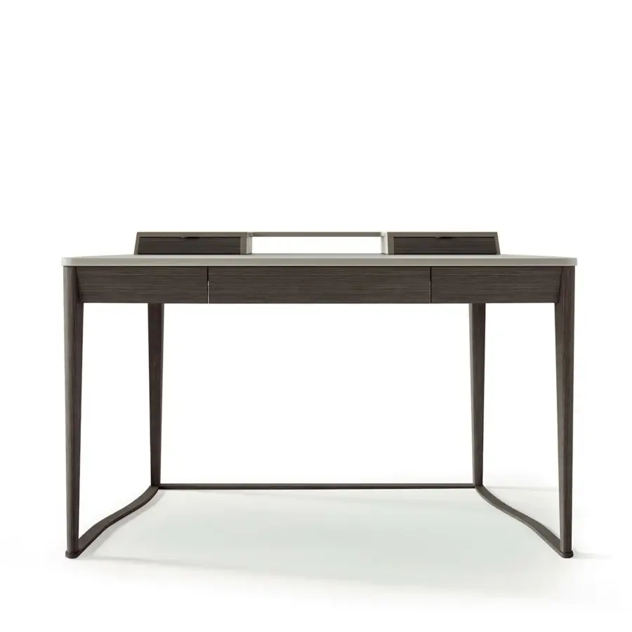 Superior Carpanelli Pegaso desk crafted in walnut wood with smooth satin finish and curved solid wood legs