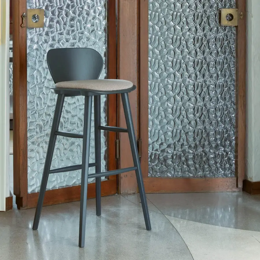 Elegant Billiani Edelweiss bar stool crafted in thin plywood with a matte dark gray finish and textured light beige upholstery