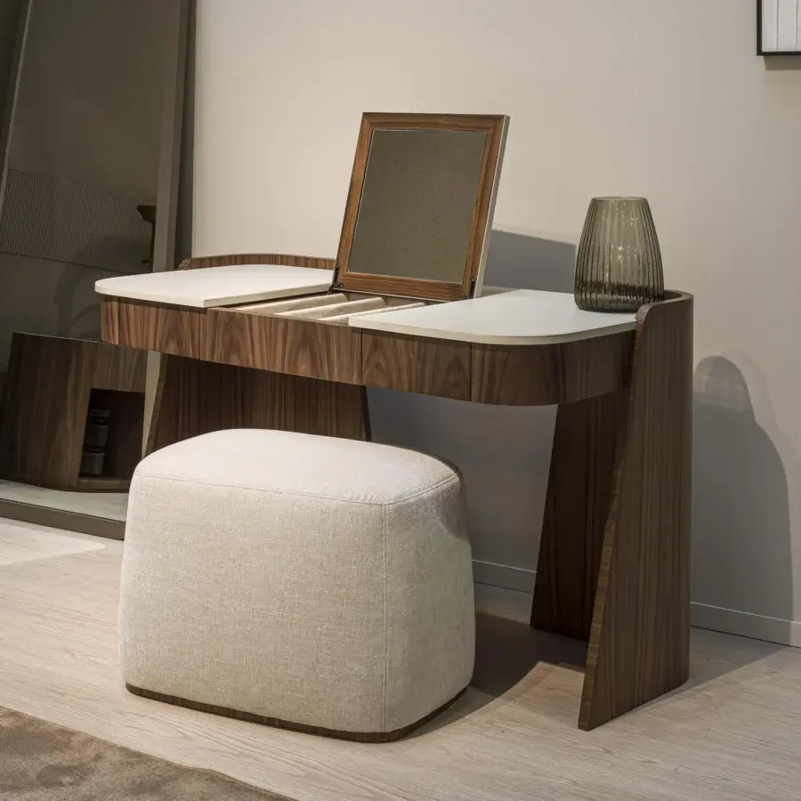 Superior Carpanelli Shape vanity with wooden structure and luxurious leather top in medium-toned brown finish crafted in Italy