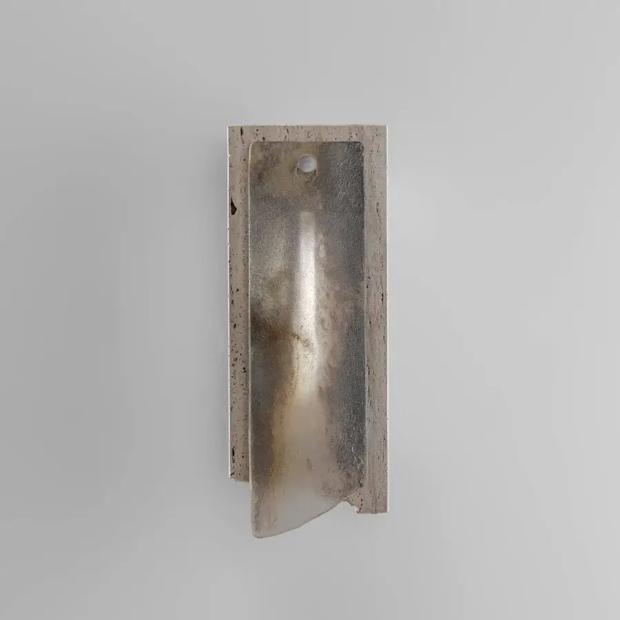 Refined Arte Veneziana Sabina wall lamp built with travertine marble and extra-clear baked glass featuring mixed Fondale finish