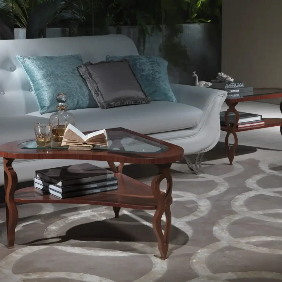 Superior Carpanelli Quadrifoglio coffee table in rosewood with hand-set shell inserts and a beveled glass top with glossy finish