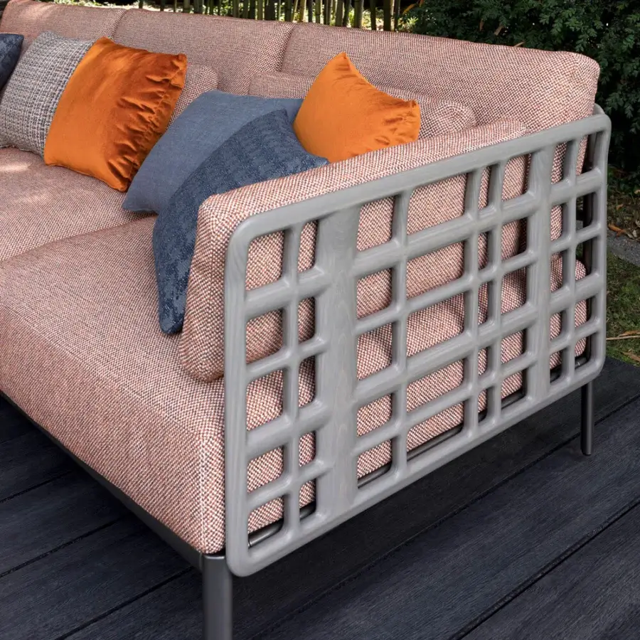 Sophisticated Giorgetti Aldìa sectional with a pewter-finished metal frame and reconstituted birch plywood in a natural finish, upholstered in textured peach textile