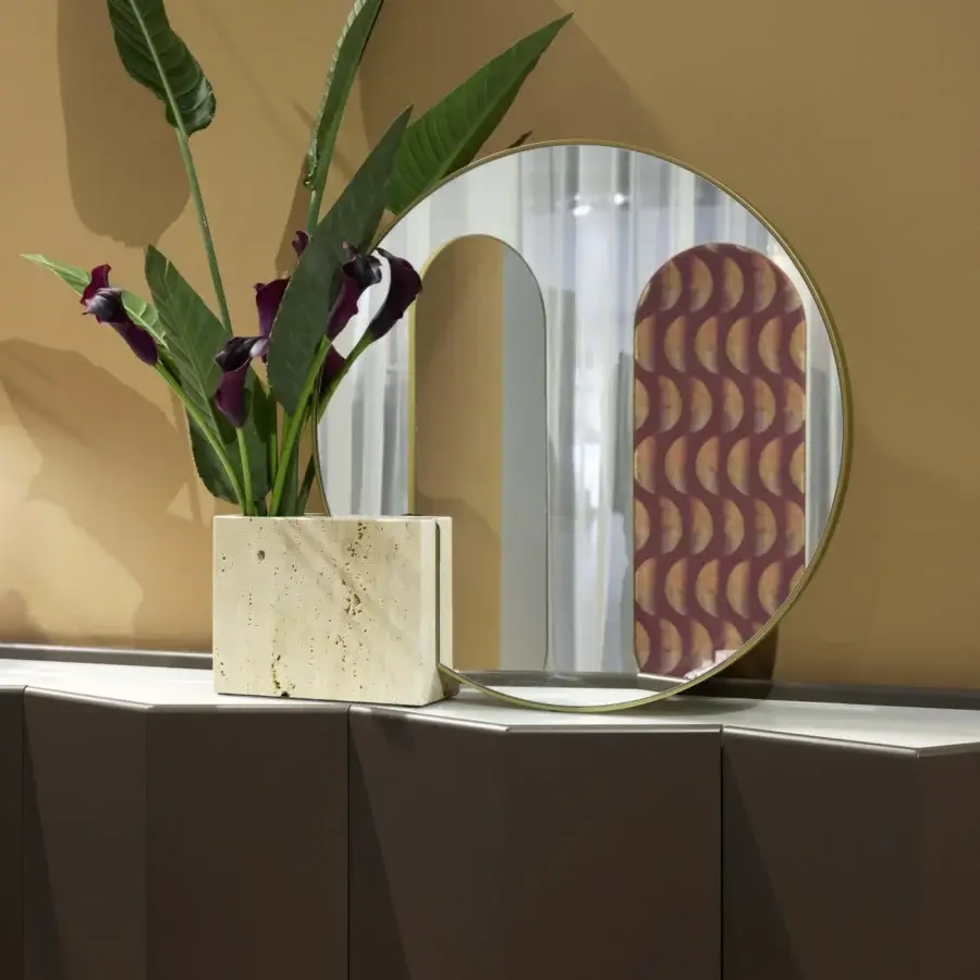 Distinguished Black Tie Tìam Mirror Pot vessel crafted in Italy from stone-like material with light beige and cream veining and matte finish