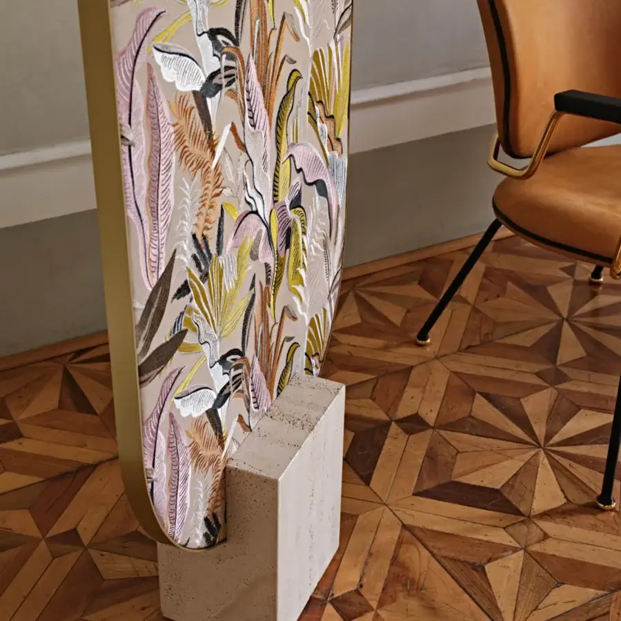 Lavish Black Tie Tìam mirror with curved glass and a majestic travertine base wrapped in ochre, rose, charcoal textile