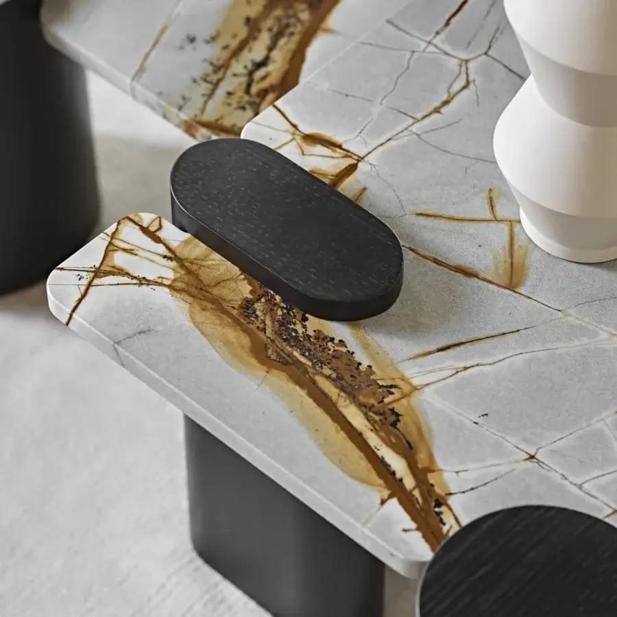 Exceptional Black Tie Amoris coffee table built with polished stone and matte black cylindrical base exhibiting white and golden-yellow veining