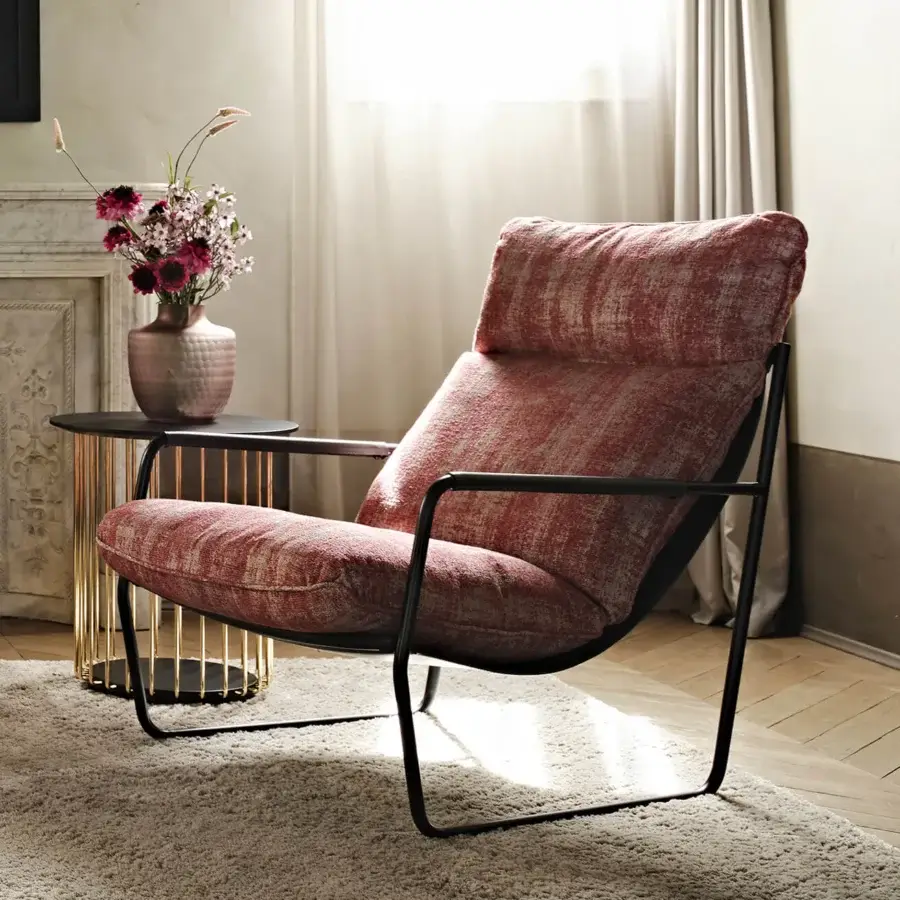 Distinguished Black Tie Clizia lounge chair with reddish-pink woven textile upholstery and sleek black metal frame