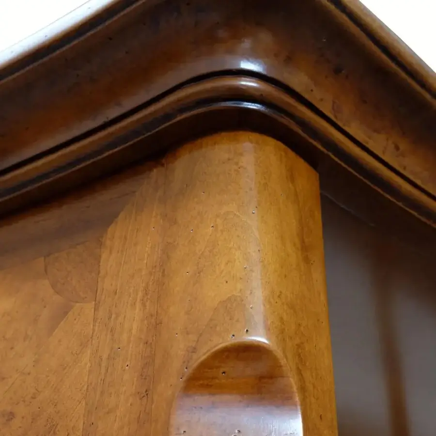 Exquisite Faber Mobili Correggio showcase crafted with walnut and cherry wood exhibiting a glossy, medium-toned brown finish and antiqued brass details