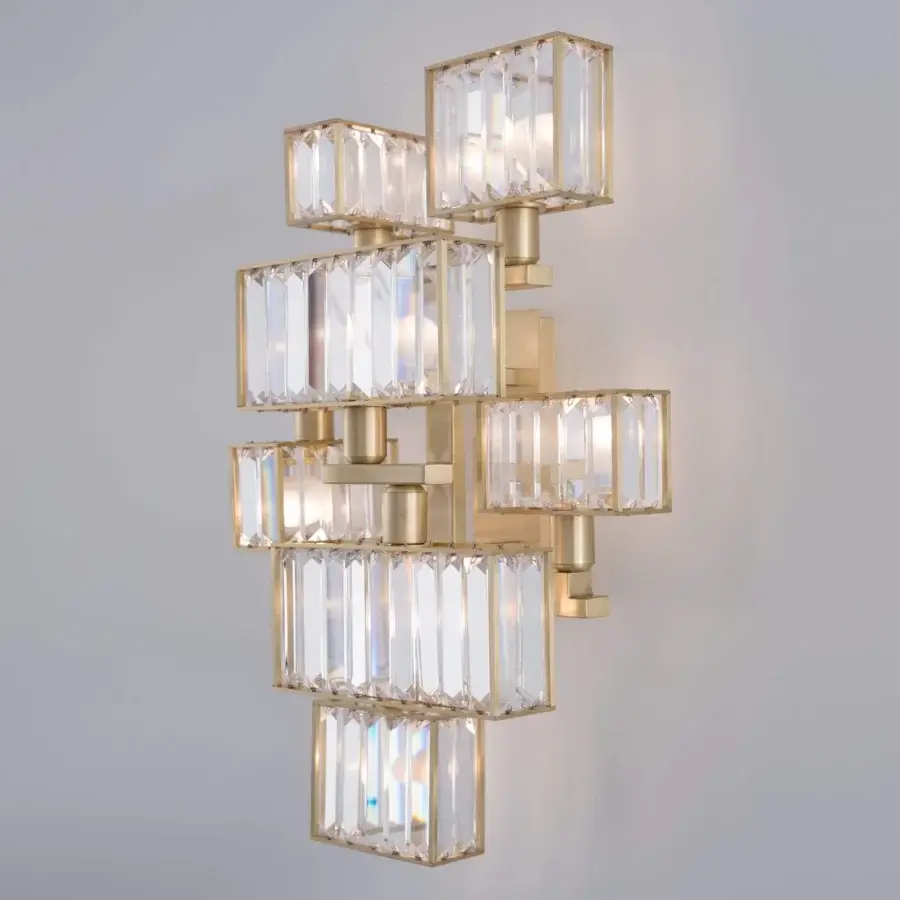 Exceptional Patrizia Garganti Tur wall lamp crafted in polished golden metal with clear faceted crystal elements