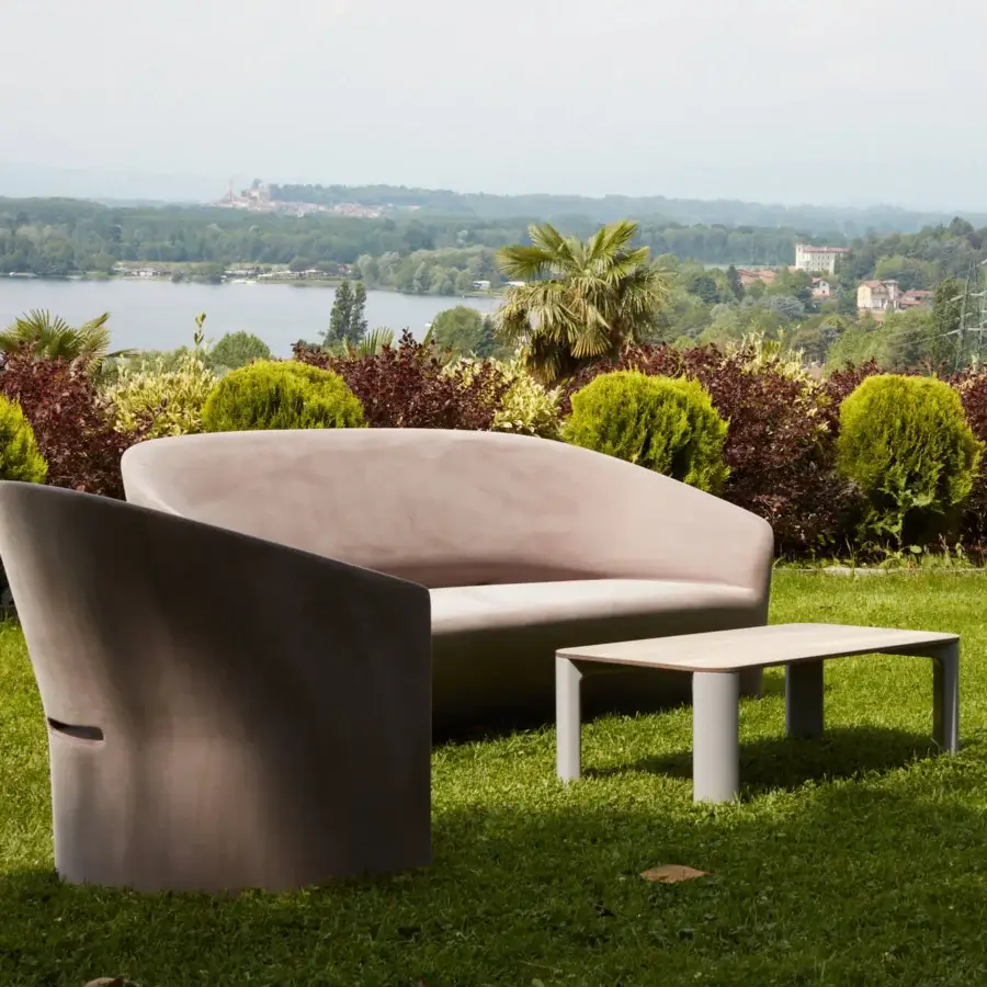 Captivating Serralunga Pine Beach lounge chair crafted in dusty rose recyclable LLDPE with a matte finish