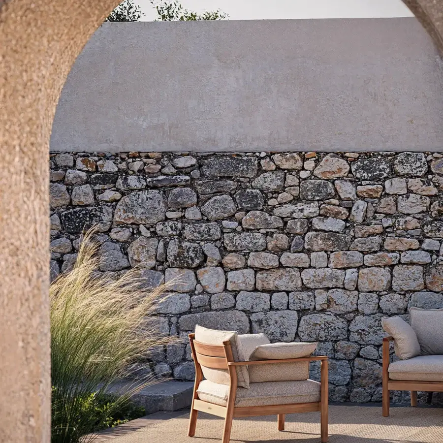 Lavish Atmosphera Panama lounge chair with cylindrical teak frame and soft neutral beige textile cushions