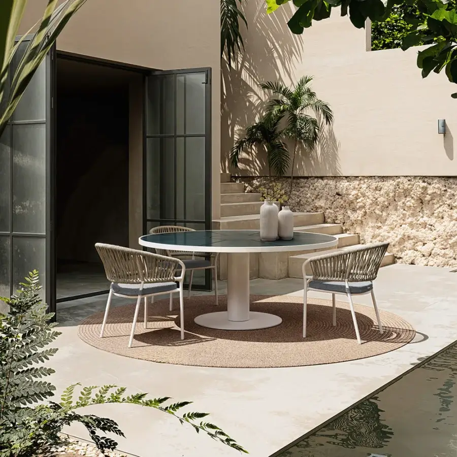 Superior Atmosphera Pleasure armchair with sculpted aluminum, woven beige rope and crisp white finish crafted in Italy