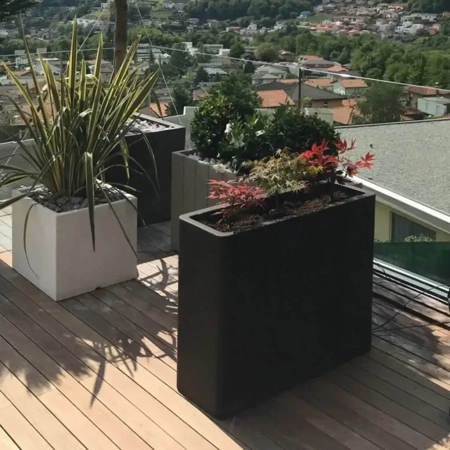 Superior Serralunga Rettangolare O/E planter built in deep charcoal recyclable LLDPE with a smooth matte finish