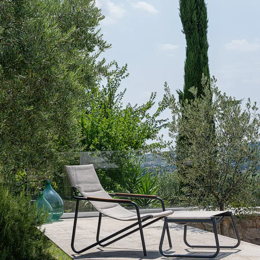 Distinguished Atmosphera Zante lounge chair with a dark gray aluminum frame and light gray woven textilene seat and backrest