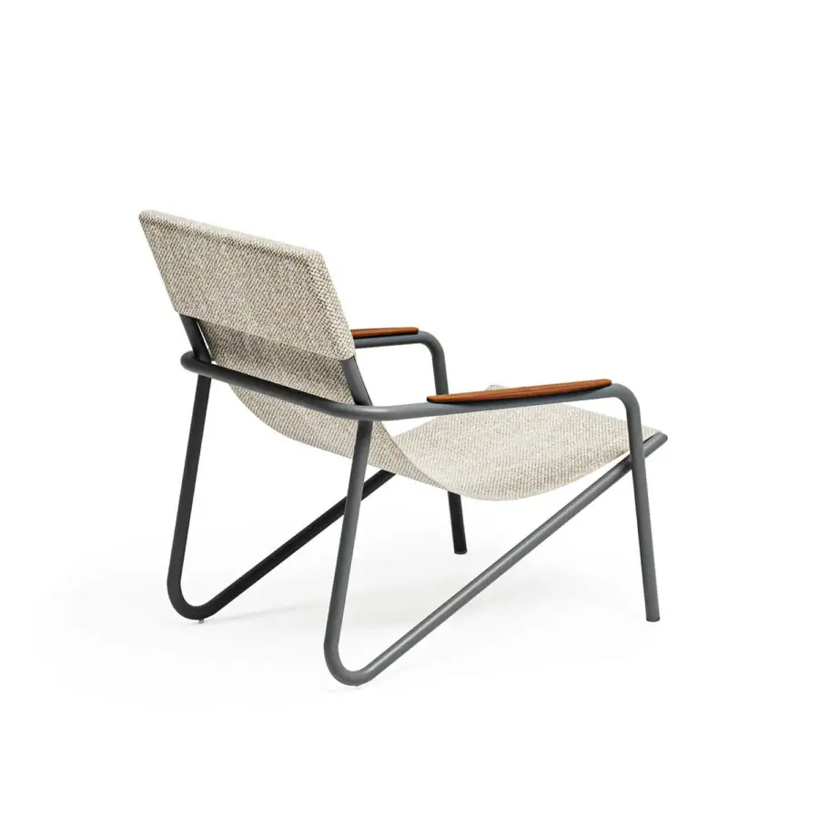 Distinguished Atmosphera Zante lounge chair with a matte grey aluminum frame and breathable beige textilene with warm brown wooden armrests