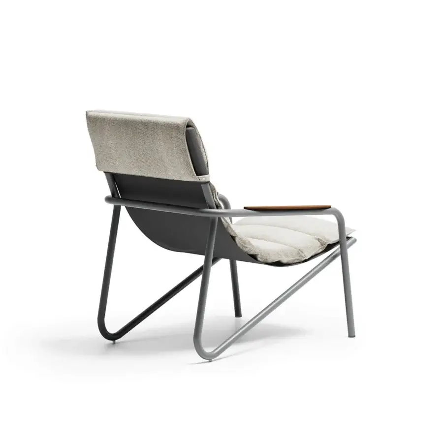 Sophisticated Atmosphera Zante padded lounge chair with aluminum frame and light gray fabric padding in matte finish