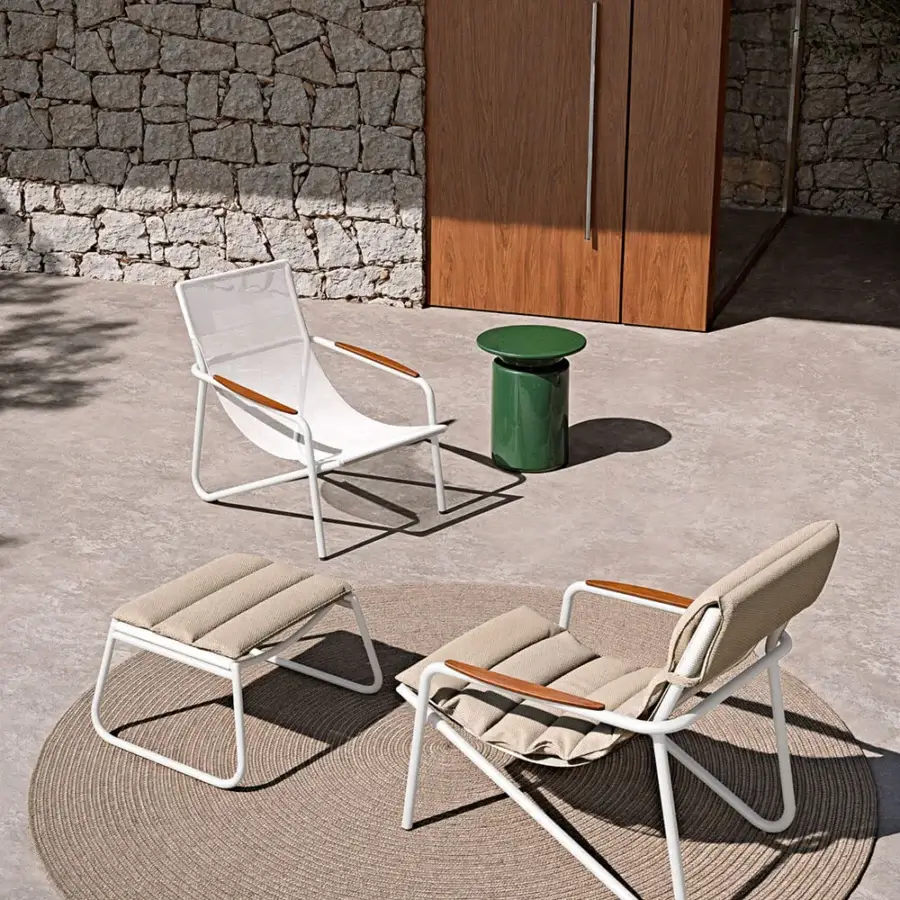 Distinguished Atmosphera Zante padded lounge chair with light beige textile upholstery and satin medium-tone wood armrests built with a white aluminum frame