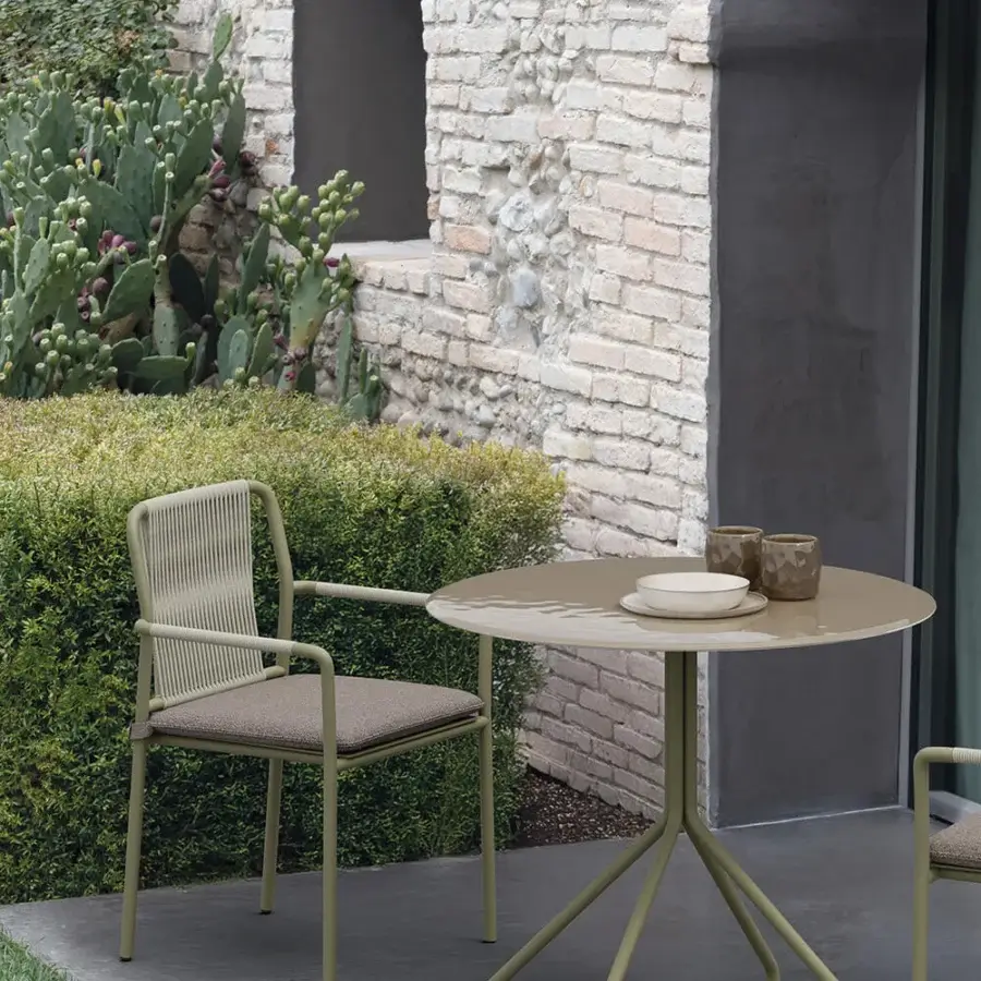 Exceptional Atmosphera Air armchair with a solid aluminum frame and hand-woven olive green textile backrest in a matte graphite finish