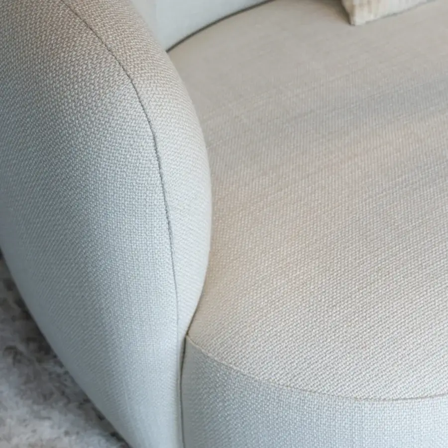 Exceptional Capital Cloud sofa upholstered in beautifully textured light beige woven fabric with skilled Italian craftsmanship