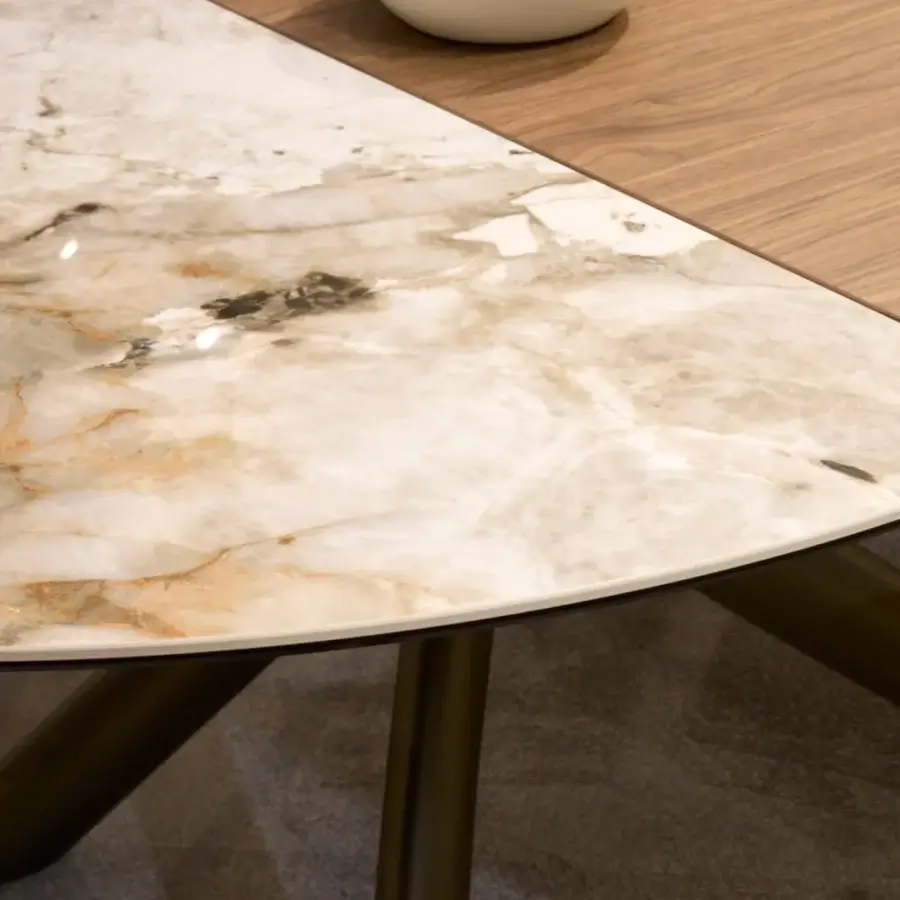 Elegant Tonin Casa Style round table with beige, gold and grey veined ceramic and painted gold steel base