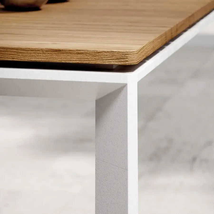 Distinguished Atmosphera Magic table crafted with Asian TEAK and white epoxy-painted aluminum in a satin finish