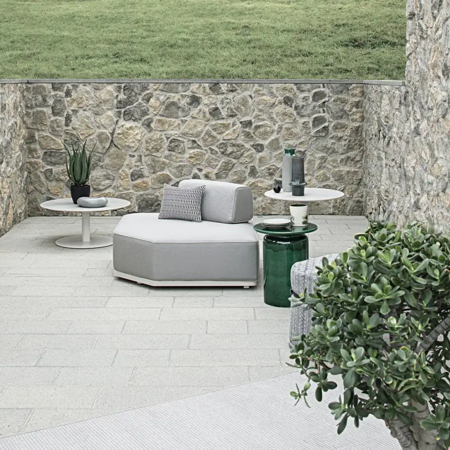 Elegant Atmosphera Smart coffee table in deep green with smooth Gres top and powder-coated aluminum structure