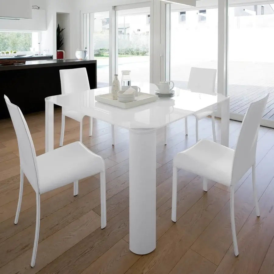 Superior Ivano Antonello Italia Scott dining table with aluminum legs and high-gloss white tempered glass top