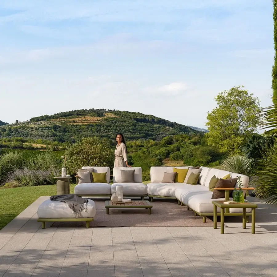 Superior Atmosphera Raffaello rug hand woven with polypropylene and polyester in beige, brown and olive green with a matte finish
