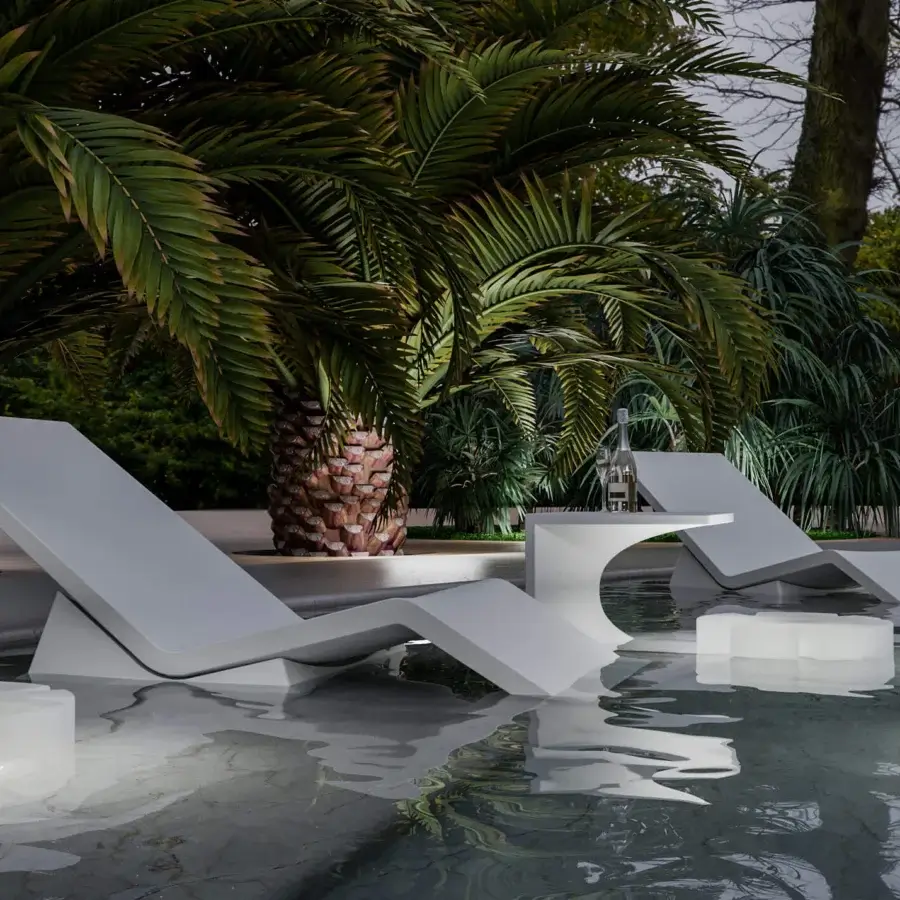 Elegant Serralunga Aqua Lounger lounger built in white recyclable LLDPE plastic with a matte finish