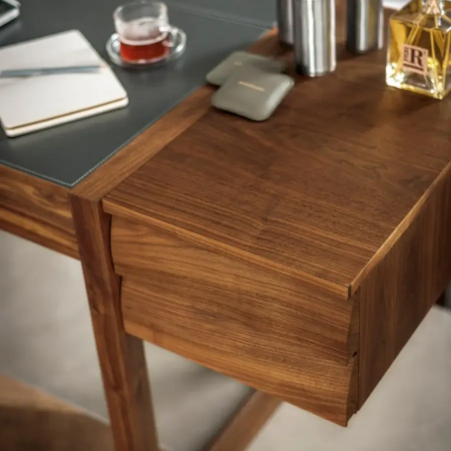 Elle Ecrit Desk #2