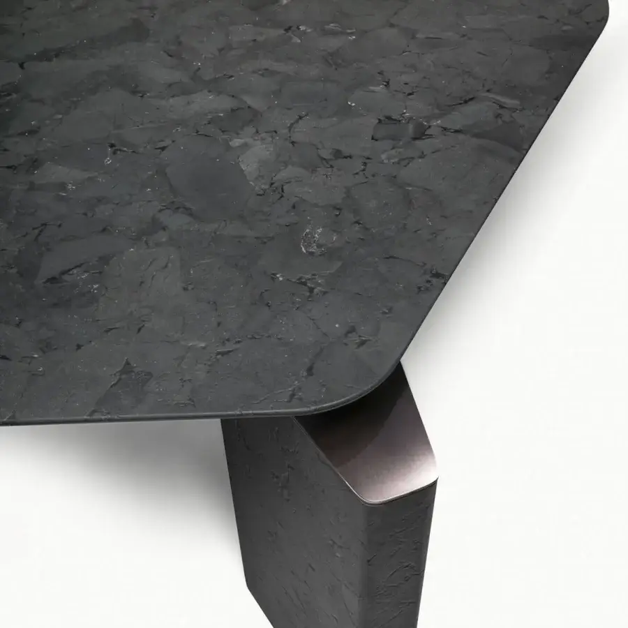 Elite Visionnaire Titan table with milky‑grey marble top, single architecturally bold leg, brushed bronze accent metal insert