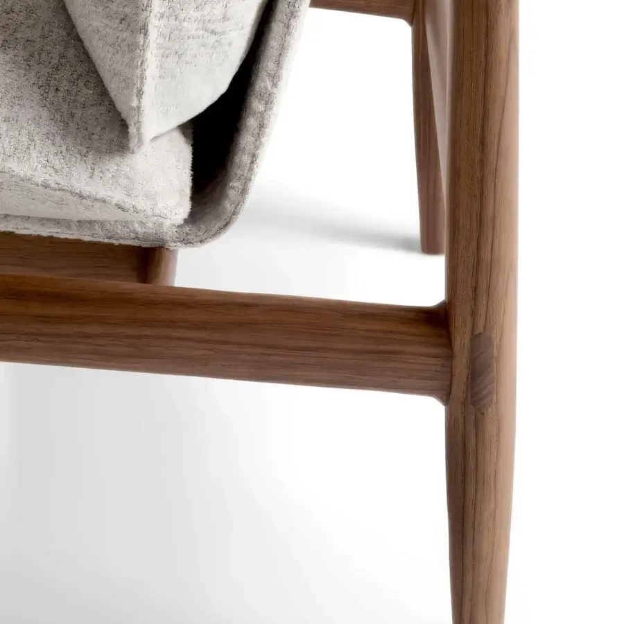Prestige Giorgetti Kumiki lounge chair with Canaletto walnut frame in matte finish and light grey/off‑white textured cushion