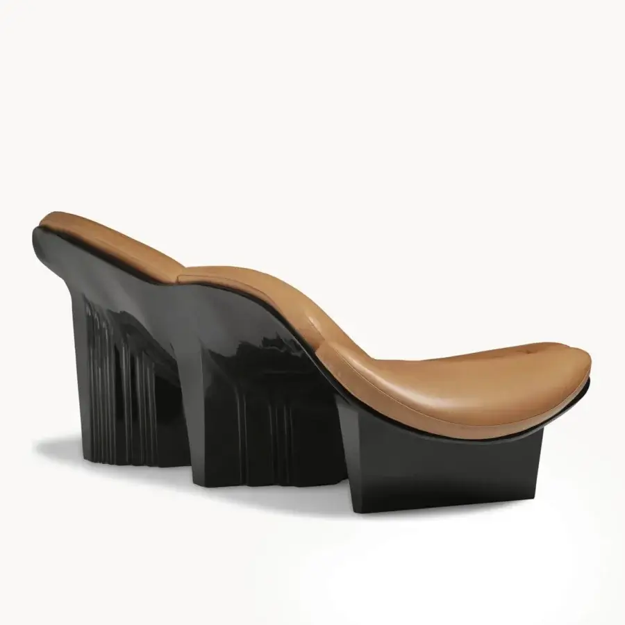 Luxury Visionnaire Blob sofa in tan/caramel leather with glossy black base and high‑gloss lacquer finish and support