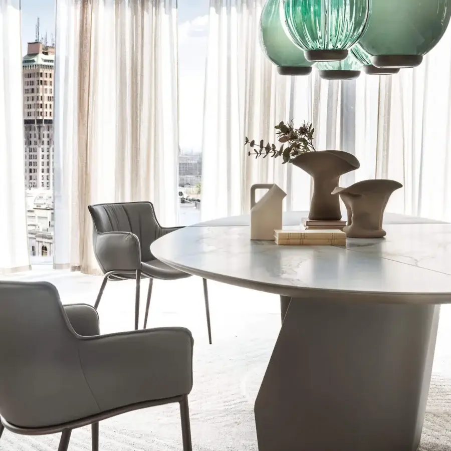 Exclusive Cattelan Italia Senator Keramik Magnum table with oval off-white polished ceramic top and matte black-grey pedestal