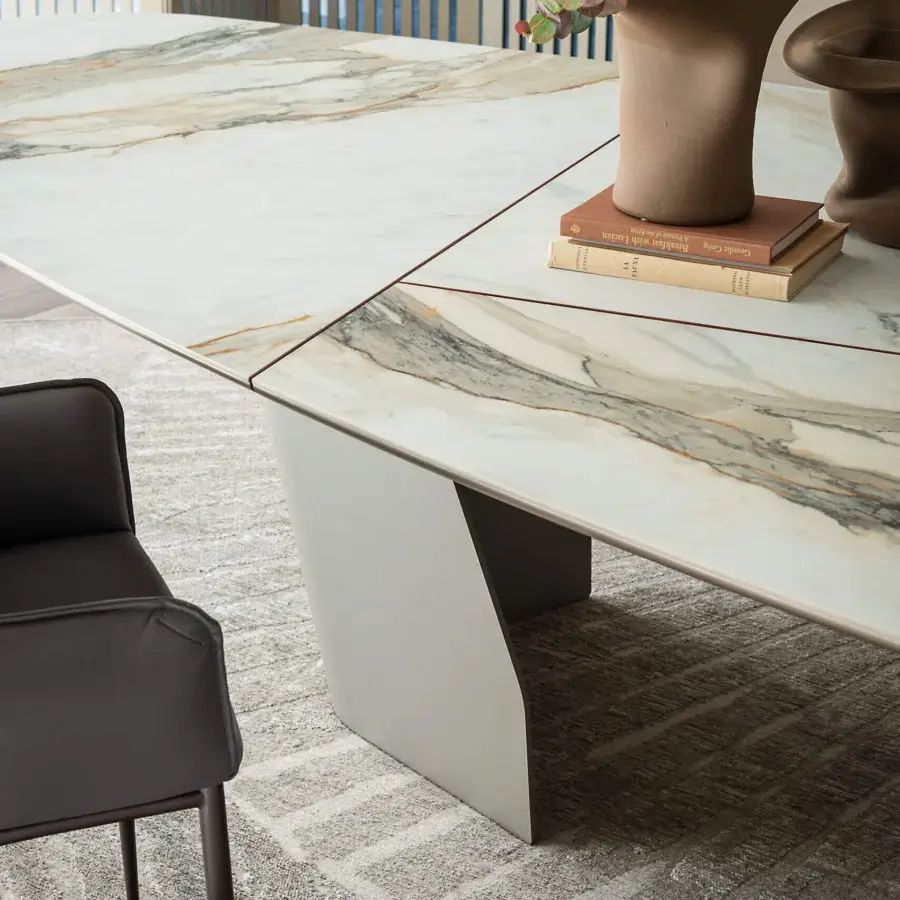 Elegant Cattelan Italia Senator Keramik Magnum table with marble‑effect glaze, off‑white cream tones, subtle grey veins, and light‑grey matte metal base