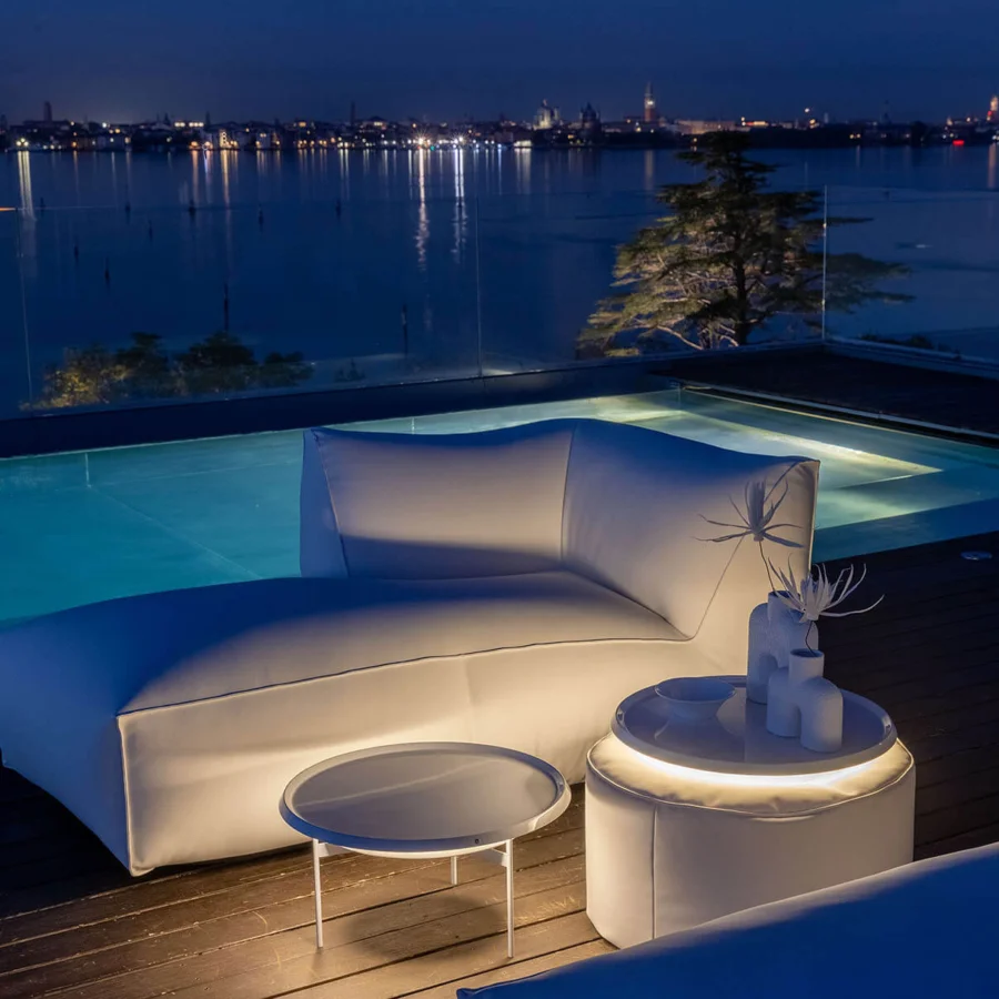 Luxury Gart Puffone lounger in clean white high‑performance outdoor fabric designed to resist UV, water and abrasion
