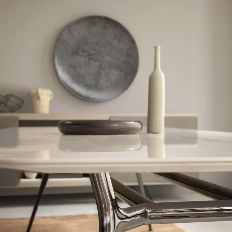Distinguished Presotto P016 table with glossy white tabletop and chrome finished aluminum legs built with metal supports