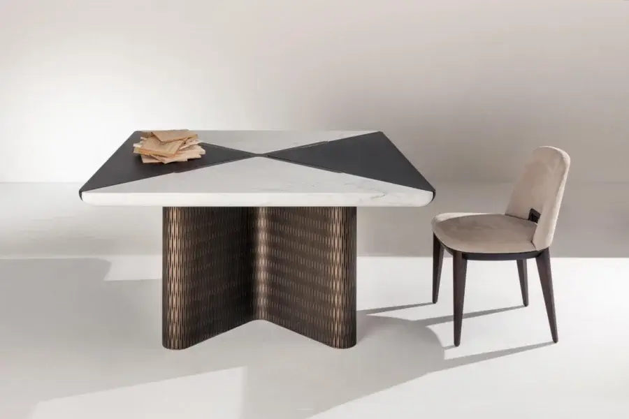 Luxury Laurameroni Infinity Table with marble top white and black diagonal, brass rosette, Lacca 61 ribbed honeycomb base