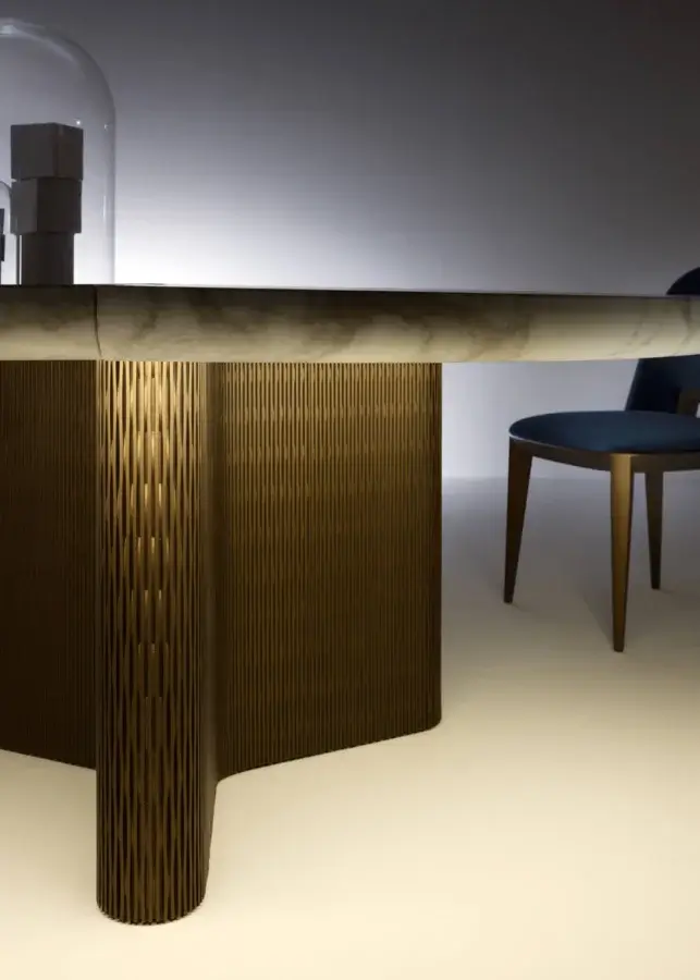 Premium Laurameroni Table with off‑white marble veined grey and tan burnished brass rosette, Lacca 61‑finished honeycomb base