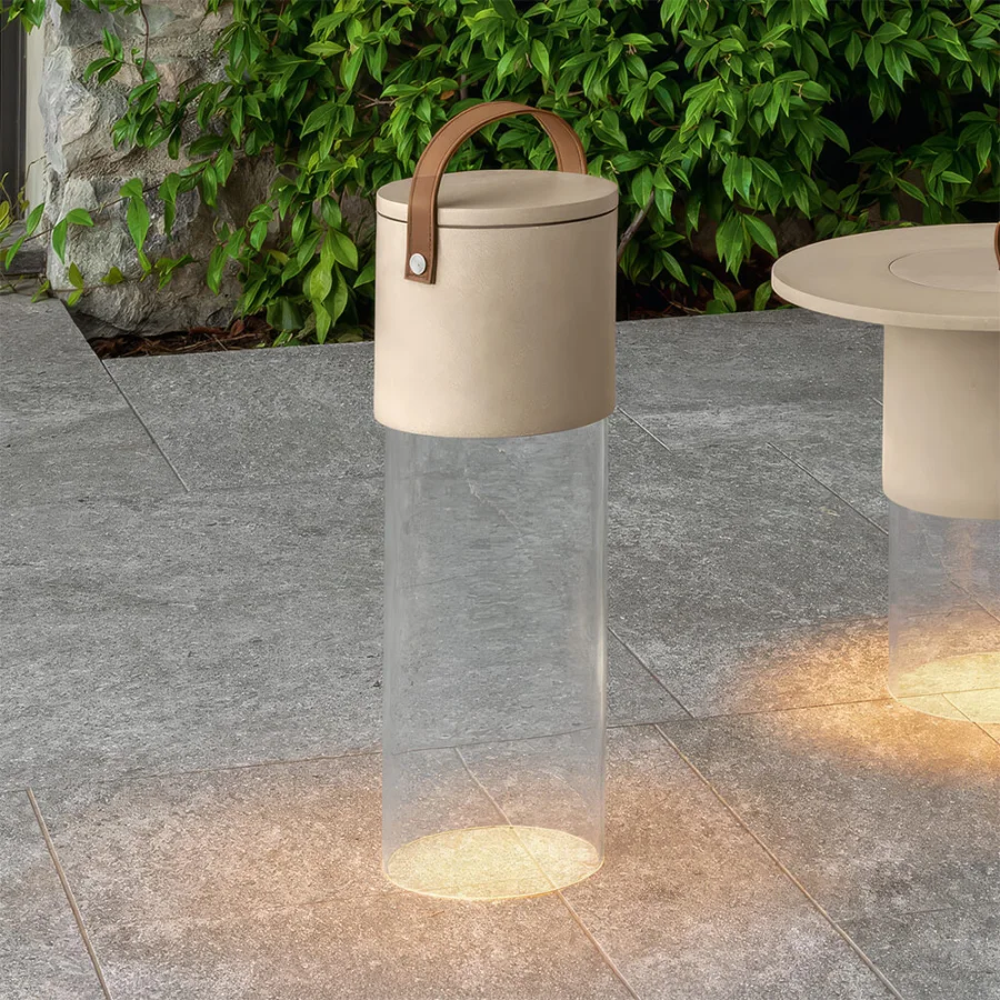 Premium Talenti Kukà floor lamp with matte beige synthetic cap, handle, clear methacrylate column, yellow glow