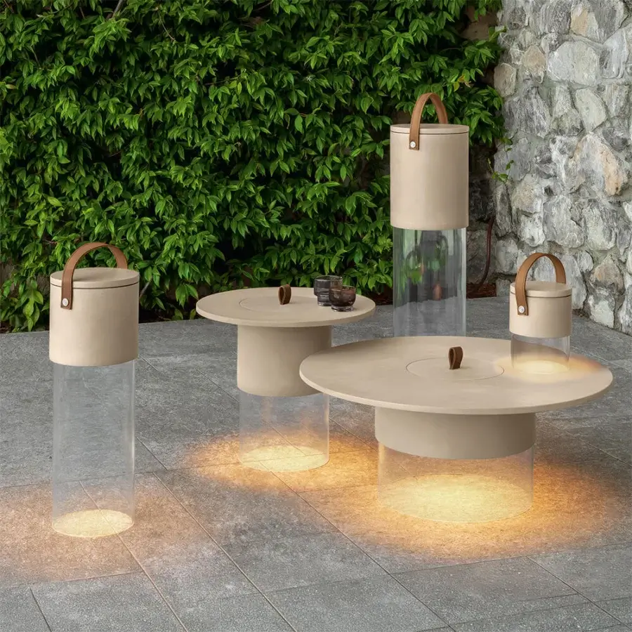 Elegant Talenti Kukà floor lamp with clear methacrylate column, warm light, matte housing, tan leather‑like strap