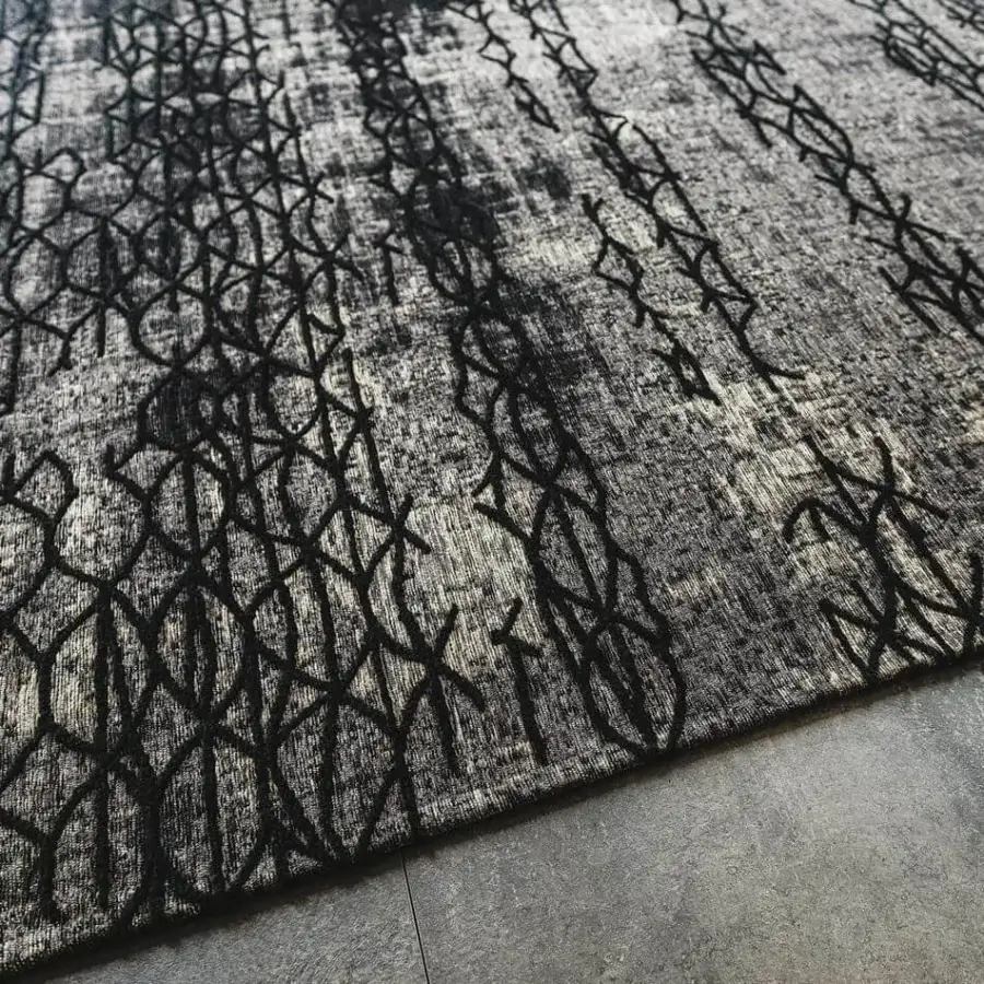 Distinguished Cattelan Italia Mumbai rug crafted in cotton and chenille with subtle relief and matte finish