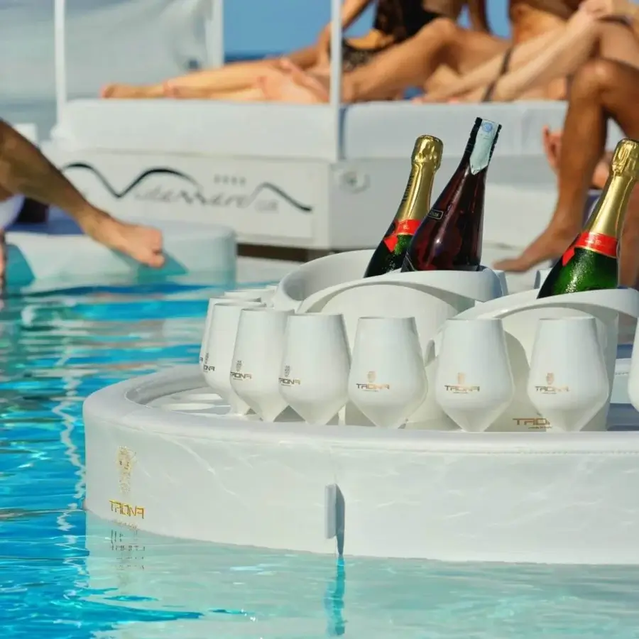Trona Trona Floating Poolside Bar #4