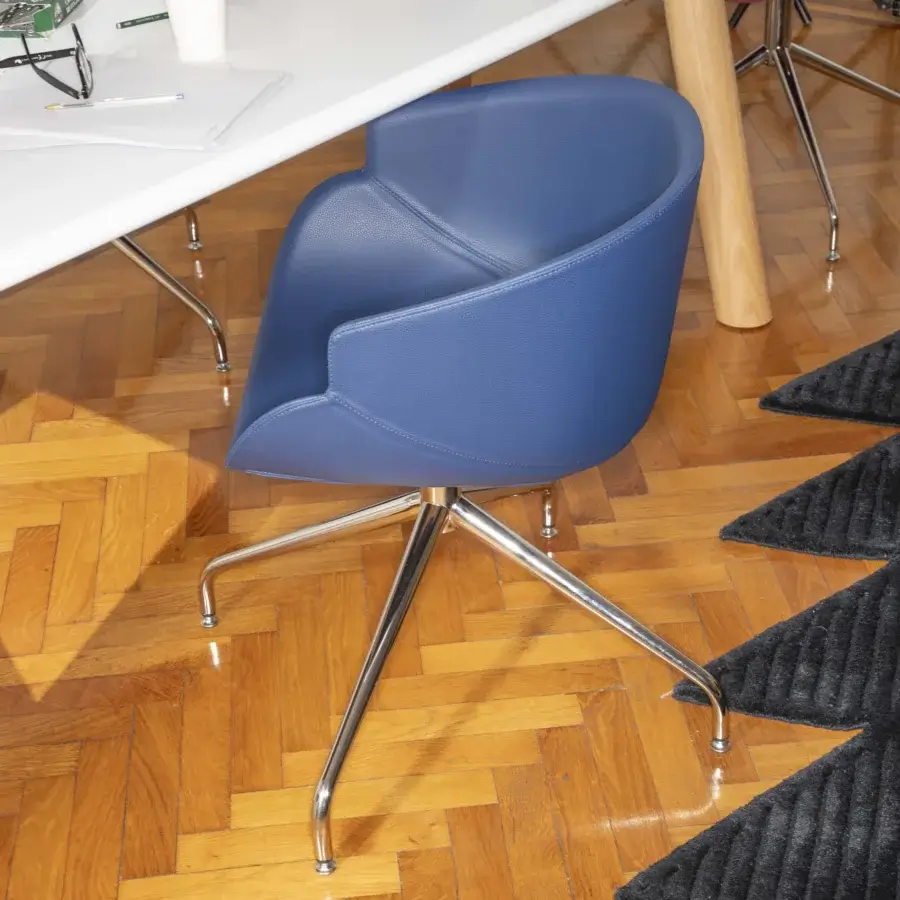 B-Line Bix Swivelling Armchair #1