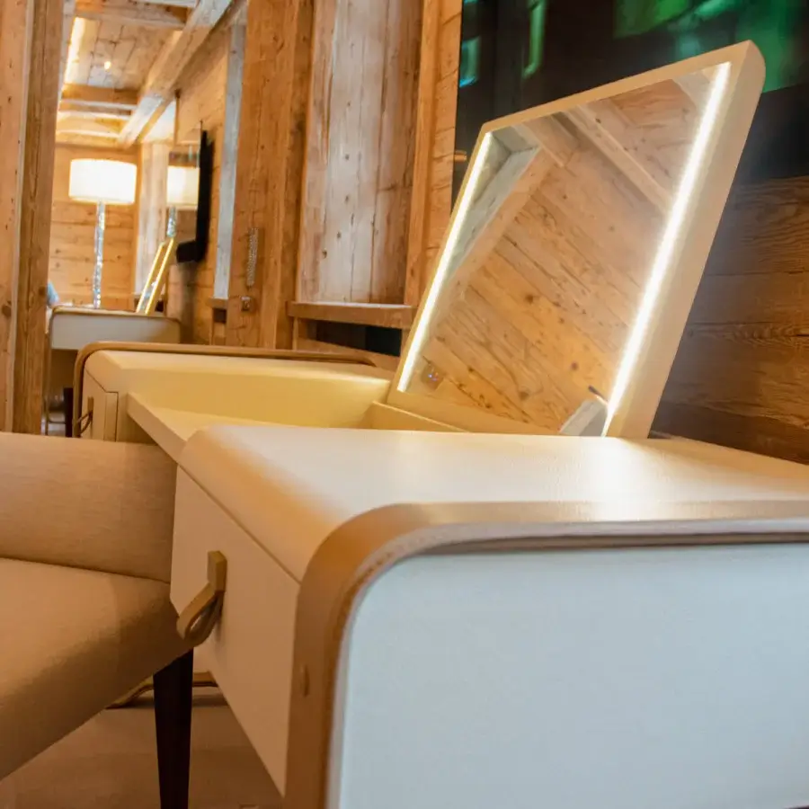 Sophisticated Vèlle Milano Alice vanity desk in creamy white dense leather with gold metallic trim and backlit mirror