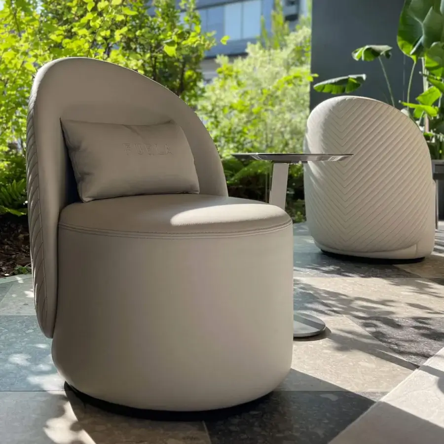 Sophisticated Furla Casa Venus swivel lounge chair in off-white polyester fiber upholstery with matte black metal base