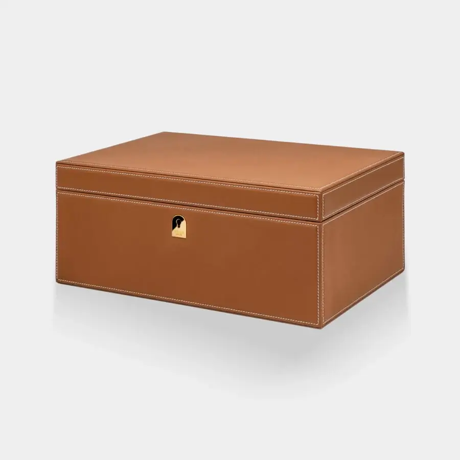 Exquisite Vèlle Milano Cigars Humidor Grand in cognac brown padded leather with white stitching and gold toned metal lock